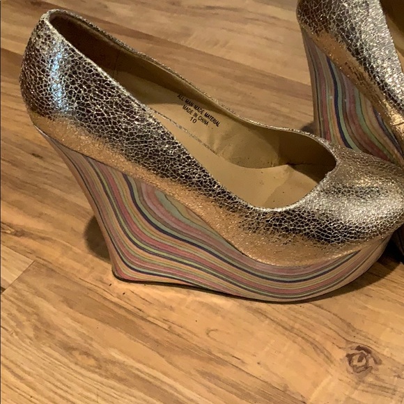 Shoes - Picture 3 of 4